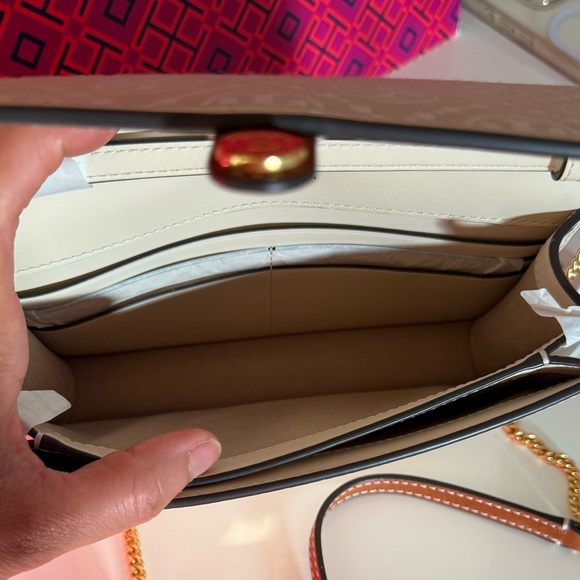 New , tory burch T monogram chian crossbody wallet - Picture 10 of 14